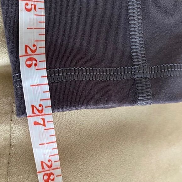 Victoria’s Secret Incredible Essential Leggings - Picture 8 of 9